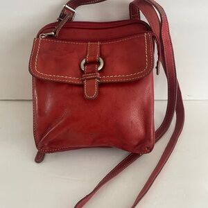Vintage Fossil Red pebbled Leather Crossbody Bag. Women’s western boho grunge